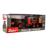 Traktor Zetor s vlekem a nákladním ramenem