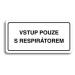 Accept Piktogram "VSTUP POUZE S RESPIRÁTOREM" (160 × 80 mm) (bílá tabulka - černý tisk)