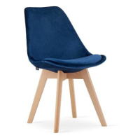 TEXTILOMANIE Modrá židle Daren nori velvet s bukovými nohami