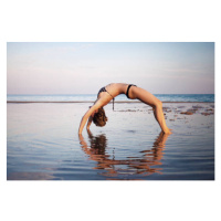 Fotografie Woman wearing bikini doing yoga at, Cavan Images, (40 x 26.7 cm)