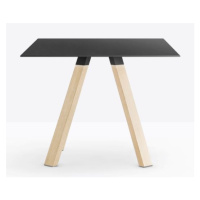 PEDRALI - Stůl ARKI 5/2 - čtvercová stolová deska s dřevěnou podnoží