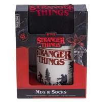 Stranger Things Dárkový set (hrnek a ponožky)