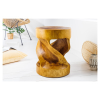 Estila Designový kulatý příruční stolek Salian z masivního dřeva ve světle hnědé lakované barvě 