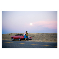 Fotografie man and woman next to a red convertible, Mike Kemp, (40 x 26.7 cm)