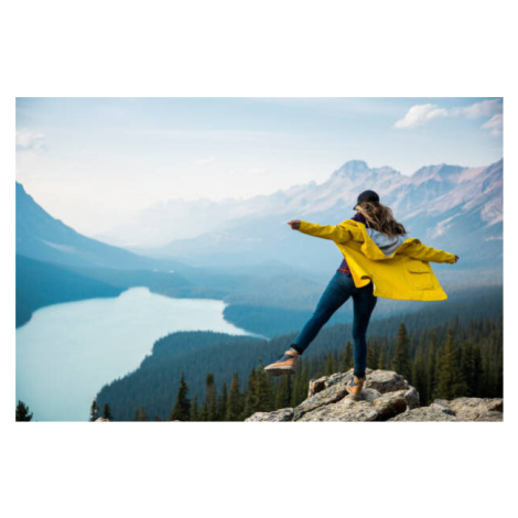 Fotografie A woman standing on a rocky, Jordan Siemens, 40x26.7 cm