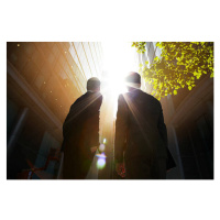 Fotografie Two businessmen looking up into the sun., Ezra Bailey, 40 × 26.7 cm