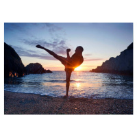 Fotografie Man practising kung fu kick along beach at sunset, Allan Baxter, 40 × 30 cm