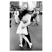 Plakát, Obraz - Eisenstaedt -Kissing on VJ Day, 61 × 91.5 cm