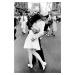 Plakát, Obraz - Eisenstaedt -Kissing on VJ Day, 61 × 91.5 cm