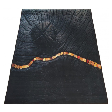Jednoduchý černý koberec se zajímavým detailem Šířka: 80 cm | Délka: 150 cm