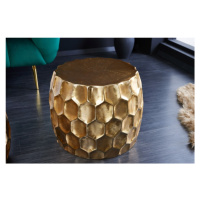 Estila Orientální zlatý příruční stolek Himare z kovové slitiny s reliéfním vzorem 55cm