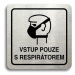 Accept Piktogram "vstup pouze s respirátorem II" (80 × 80 mm) (stříbrná tabulka - černý tisk)