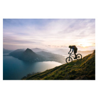 Fotografie Mountain biker descends steep mountain slope, Milo Zanecchia/ Ascent Xmedia, 40x26.7 