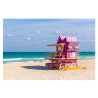 Umělecká fotografie Pink lifeguard hut at South Beach, Miami, USA, Alexander Spatari, (40 x 26.7