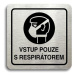 Accept Piktogram "vstup pouze s respirátorem" (80 × 80 mm) (stříbrná tabulka - černý tisk)