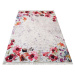 Protišmykový koberec červenej farby s kvetmi