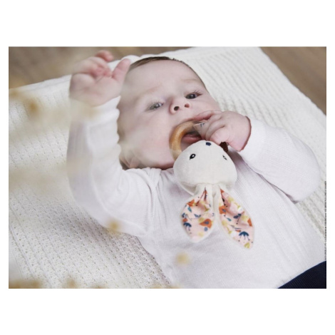 Kaloo Dřevěné chrastítko pro miminka Zajíček K´Doux poppy