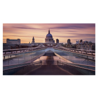 Fotografie Millennium bridge leading towards St. Paul's church, Dr. Roland Shainidze, 40 × 22.2 