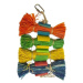 Duvo+ Závěsná barevná hračka pro exoty z rafie a bambusu 25,4 × 12 × 3,8 cm