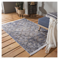Moderní šedý koberec s třásněmi ve skandinávském stylu
