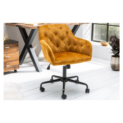 Estila Chesterfield sametová kancelářská židle Berthe na kolečkách v žlutém potahu 89cm