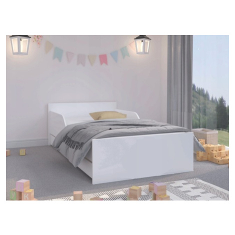 Jednoduchá a univerzální dětská postel bílé barvy