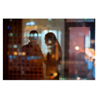 Umělecká fotografie Coworkers looking at tablet in office, Shannon Fagan, (40 x 26.7 cm)