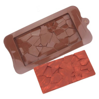 Silikonová forma na tabulkovou čokoládu - rozlámaná