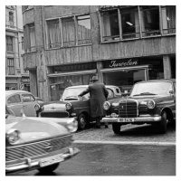 Fotografie Street scene at Alstertor street in Hamburg, Germany 1960s, 40 × 40 cm