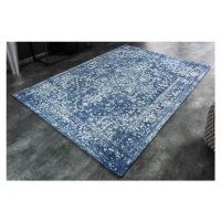 Estila Obdélníkový vintage modrý koberec Mistal z hladké pevné žinylkové bavlny s bílým vzorem 1