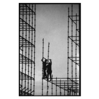 Umělecká fotografie Construction Workers Building Scaffolding, (26.7 x 40 cm)