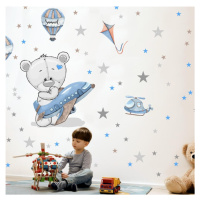 Chlapecká samolepka na zeď - Medvídek s modrým letadlem
