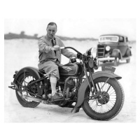 Fotografie Malcolm Campbell On A Harley, 40x30 cm