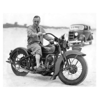 Fotografie Malcolm Campbell On A Harley, 40 × 30 cm