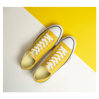 Fotografie Yellow sneakers, John Lawson, 40 × 35 cm