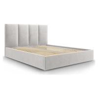 Světle šedá čalouněná dvoulůžková postel s úložným prostorem s roštem 160x200 cm Juniper – Mazzi