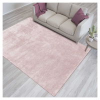 Růžový koberec s vyšším vlasem