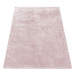 Růžový koberec s vyšším vlasem