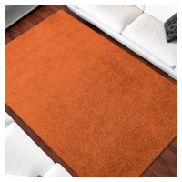 Jednobarevný koberec oranžové barvy