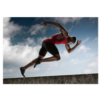 Fotografie Athlete Sprinting up Steady Incline, Mike Harrington, 40 × 26.7 cm