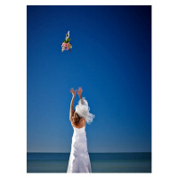 Fotografie Husband and wife on beach after wedding, Blasius Erlinger, 30 × 40 cm