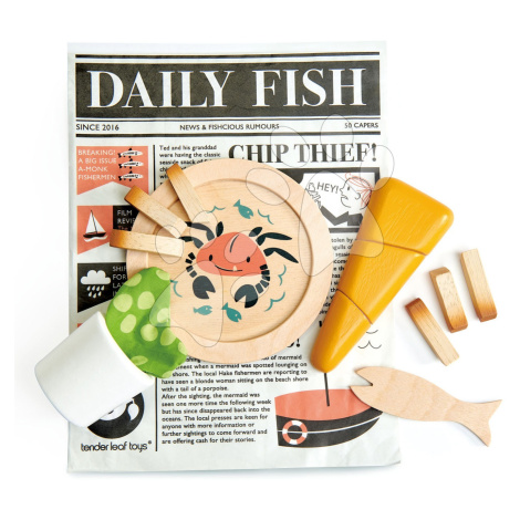 Tradiční anglická večeře rybářů Fish and Chips supper Tender Leaf Toys v novinovém papíře (dřevě