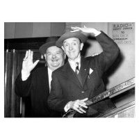 Umělecká fotografie Laurel and Hardy Arriving in Southampton Aboard Queen Mary January 29, 1952,