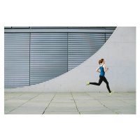 Fotografie Woman running in front of a building, Luis Alvarez, 40 × 26.7 cm