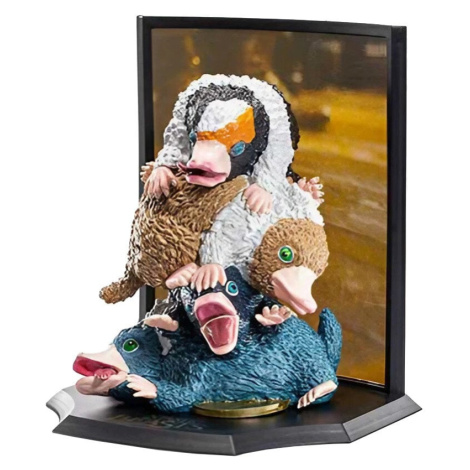 Figurka Fantastic Beasts - Niffler Toyllectible Treasures Diorama - 0849421004255 NOBLE COLLECTION