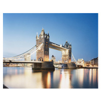 Fotografie Tower Bridge and city of London at dusk, Gary Yeowell, 40 × 30 cm