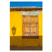 Umělecká fotografie Antique spanish style old wooden window, GarryKillian, (26.7 x 40 cm)