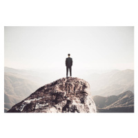 Umělecká fotografie Businessman standing on mountain, peshkov, (40 x 26.7 cm)