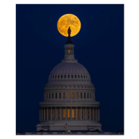 Fotografie Moon Rise at Washington Capital, Yanny Liu, 33.1 × 40 cm