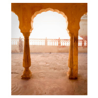 Fotografie Ornate Indian arch and courtyard, Inti St Clair, 33 × 40 cm